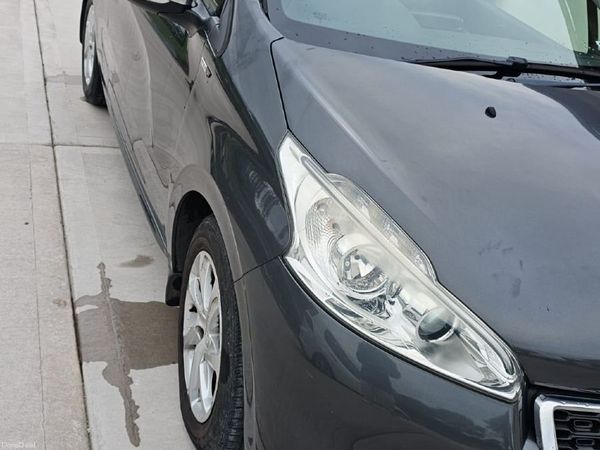 Peugeot 208 Hatchback, Petrol, 2015, Grey
