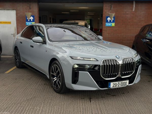 BMW i7 Saloon, Electric, 2025, Grey