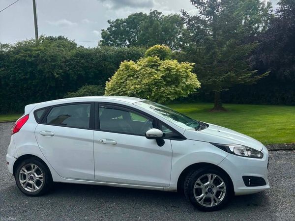 Ford Fiesta Hatchback, Petrol, 2016, White