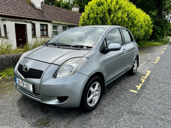 Toyota Yaris Hatchback, Petrol, 2009, Silver