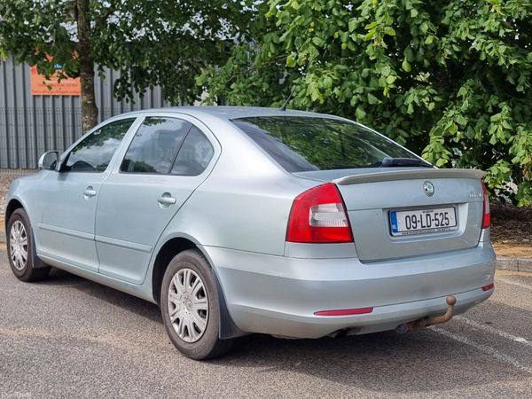 Skoda Octavia Hatchback, Petrol, 2009, Green