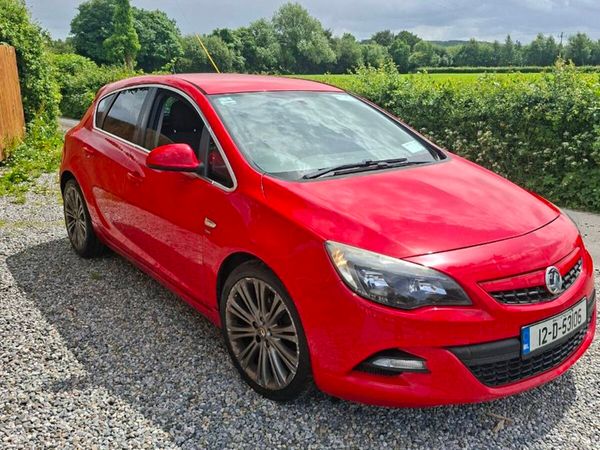 Vauxhall Astra Hatchback, Diesel, 2012, Red