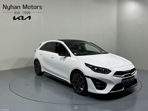 Kia Ceed Hatchback, Diesel Hybrid, 2024, White