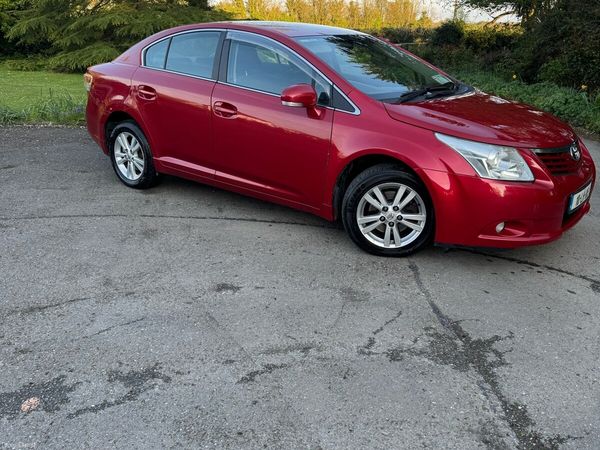 Toyota Avensis Saloon, Diesel, 2010, Red