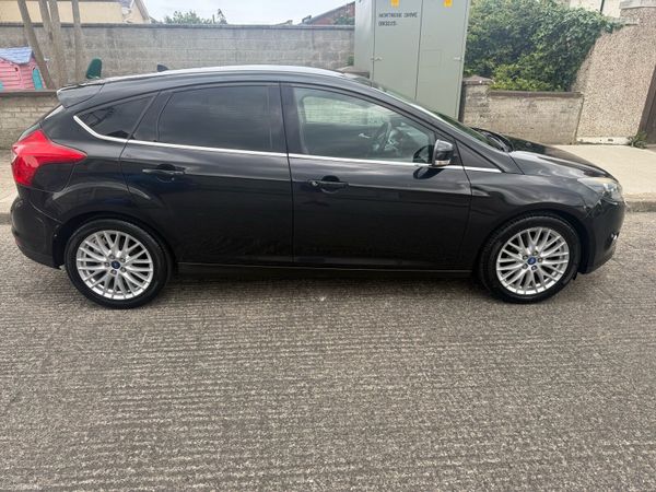 Ford Focus Hatchback, Petrol, 2013, Black