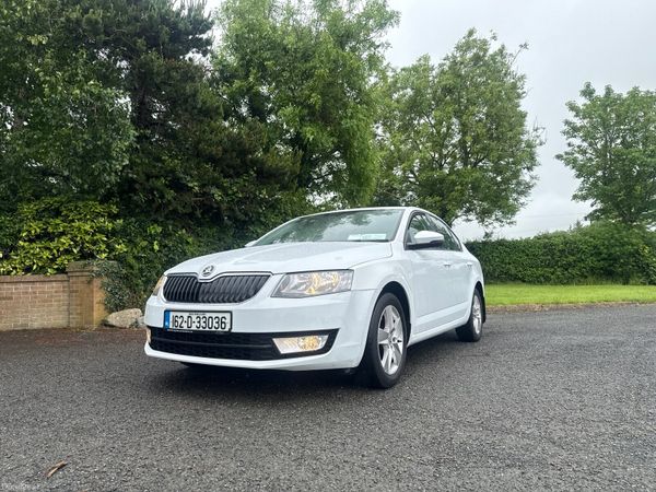 Skoda Octavia Hatchback, Diesel, 2016, White