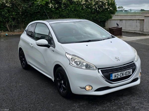 Peugeot 208 Hatchback, Petrol, 2014, White