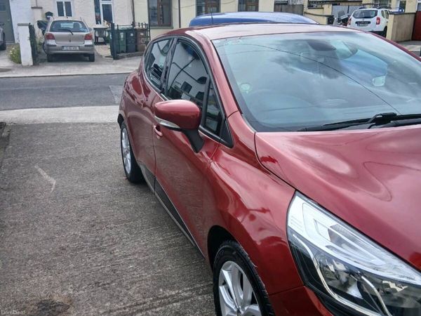 Renault Clio Hatchback, Petrol, 2019, Red