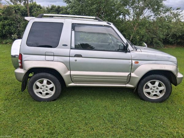 Mitsubishi Pajero SUV, Petrol, 1997, Silver