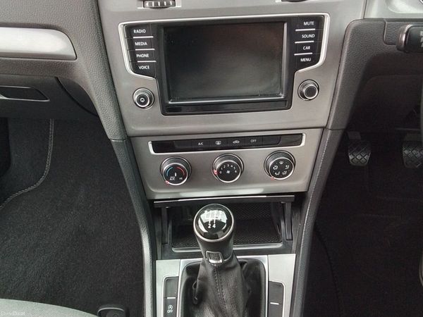 Volkswagen Golf Estate, Petrol, 2017, Red