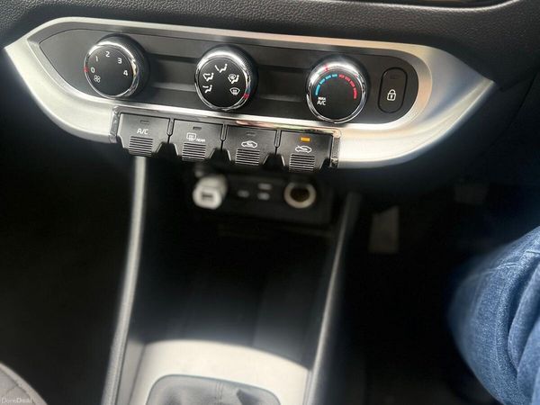 Kia Rio Hatchback, Petrol, 2015, White