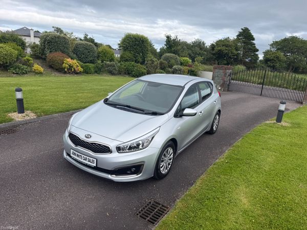 Kia Ceed Hatchback, Diesel, 2017, Silver