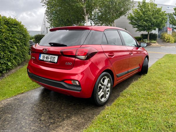 Hyundai i20 Hatchback, Petrol, 2019, Red