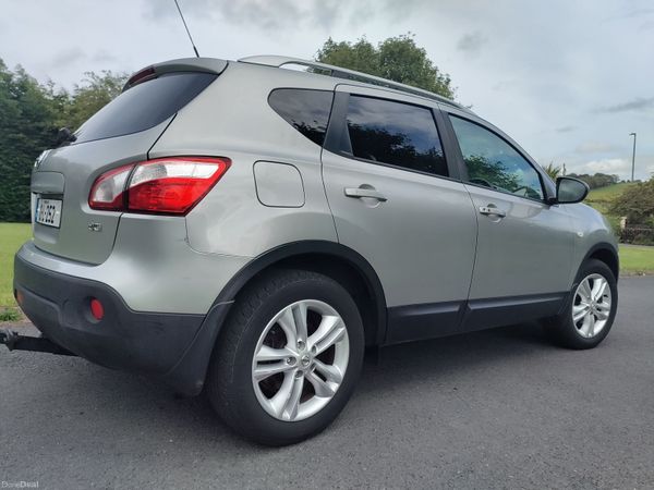 Nissan Qashqai Hatchback, Diesel, 2012, Silver