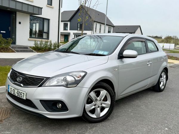 Kia Ceed Hatchback, Diesel, 2012, Silver
