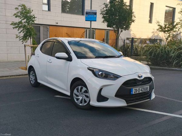 Toyota Yaris Hatchback, Petrol Hybrid, 2021, White