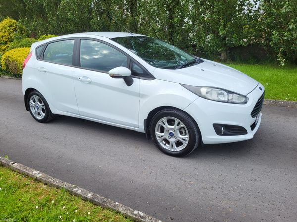 Ford Fiesta Hatchback, Petrol, 2014, White