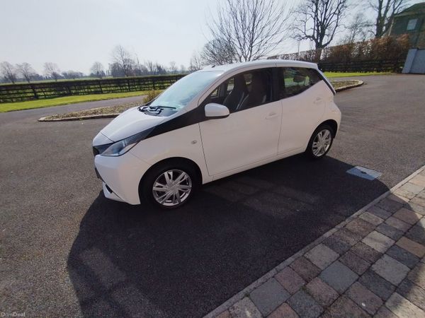 Toyota Aygo Hatchback, Petrol, 2018, White