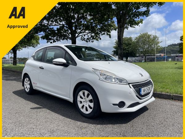 Peugeot 208 Hatchback, Petrol, 2014, White