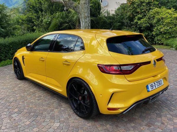 Renault Megane Hatchback, Petrol, 2019, Yellow