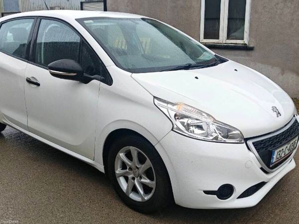 Peugeot 208 Hatchback, Petrol, 2013, White