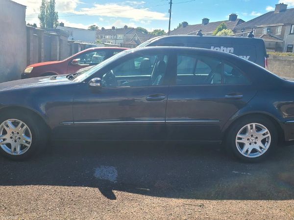Mercedes-Benz E-Class Saloon, Petrol, 2006, Blue