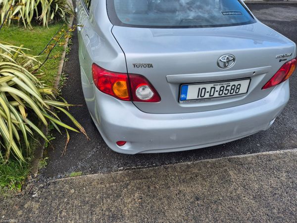 Toyota Corolla Saloon, Petrol, 2010, Silver