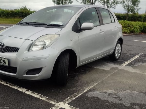 Toyota Yaris Hatchback, Petrol, 2010, Silver