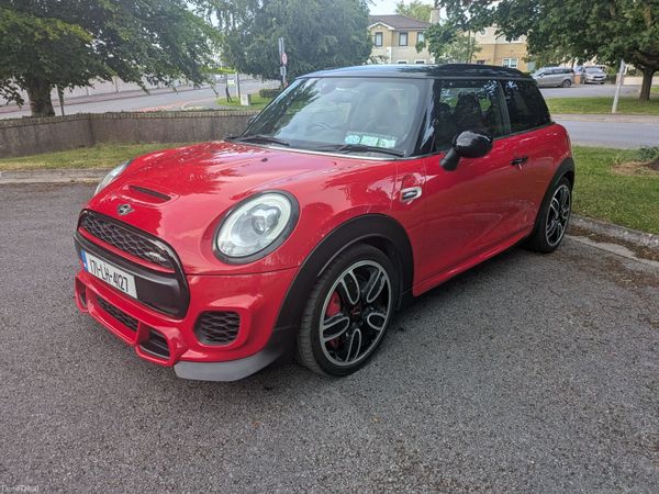 Mini Cooper Hatchback, Petrol, 2017, Red