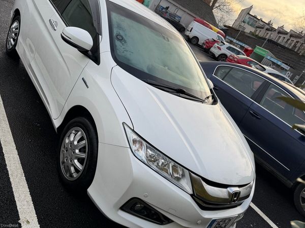 Honda Grace Saloon, Petrol Hybrid, 2015, White