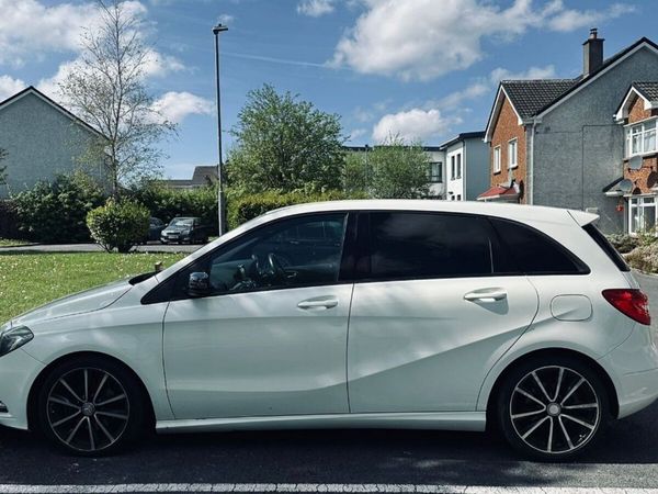 Mercedes-Benz B-Class MPV, Petrol, 2014, White