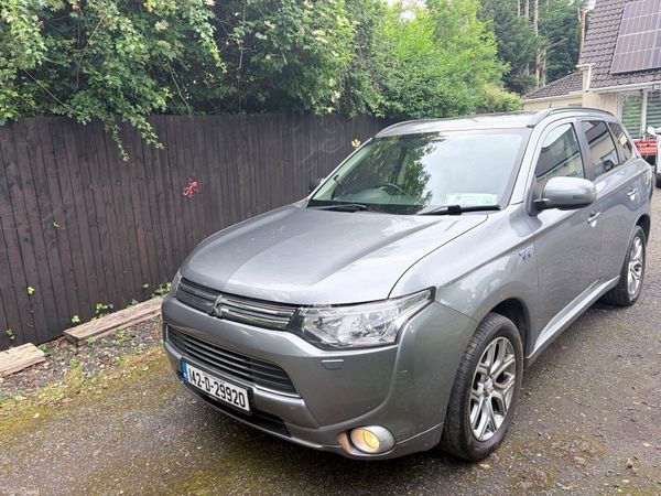 Mitsubishi Outlander SUV, Petrol Plug-in Hybrid, 2014, Grey