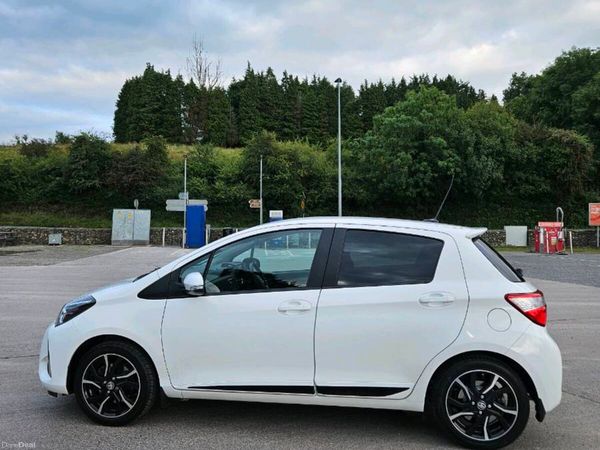 Toyota Yaris Hatchback, Petrol, 2017, White