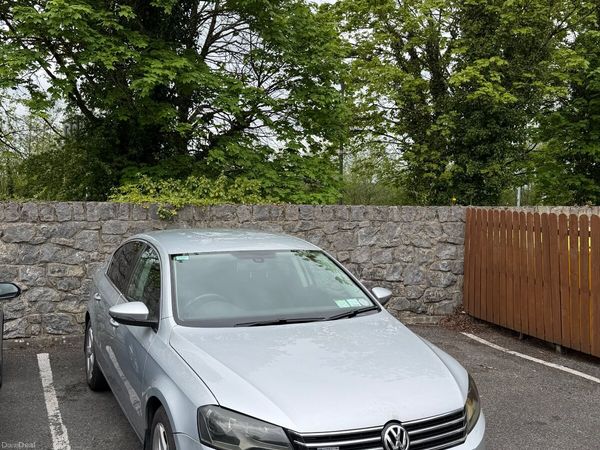 Volkswagen Passat Saloon, Diesel, 2011, Silver