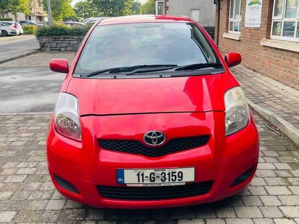 Toyota Yaris Hatchback, Petrol, 2011, Red