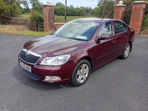 Skoda Octavia Saloon, Diesel, 2013, Red