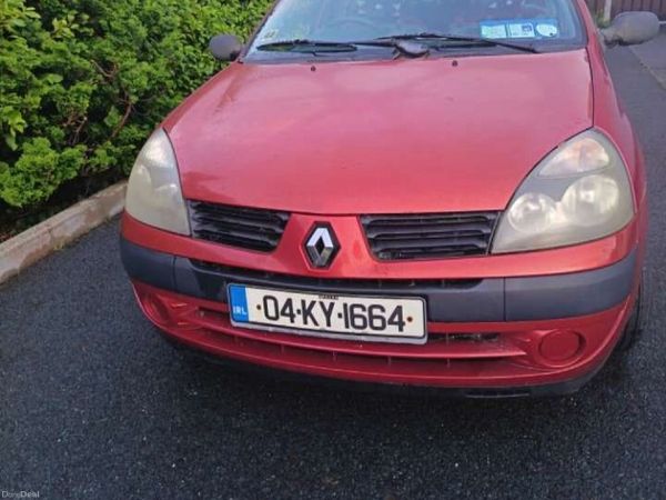 Renault Clio Hatchback, Petrol, 2004, Red