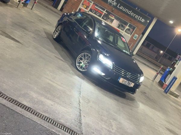 Volkswagen Passat Saloon, Diesel, 2012, Blue