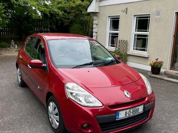 Renault Clio Hatchback, Ethanol Petrol, 2011, Red