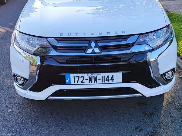 Mitsubishi Outlander SUV, Petrol Plug-in Hybrid, 2017, White