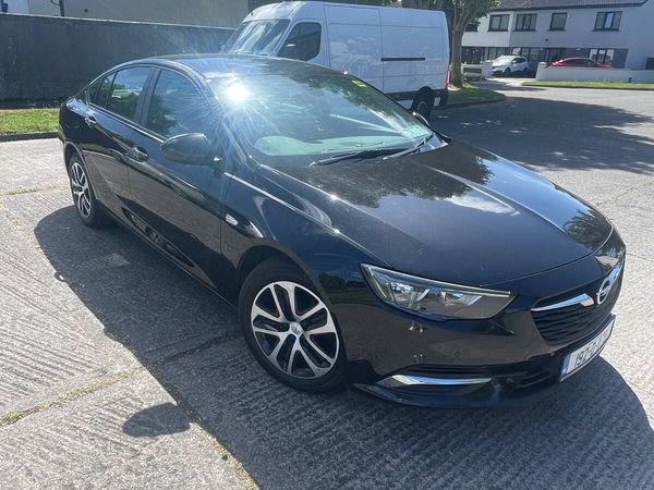Opel Insignia Hatchback, Diesel, 2019, Black