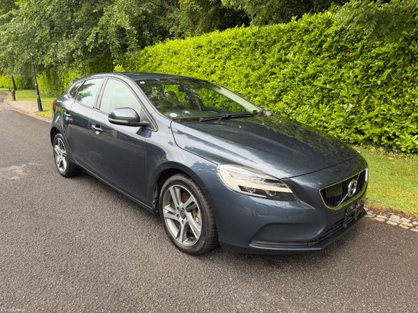 Volvo V40 Hatchback, Diesel, 2018, Blue