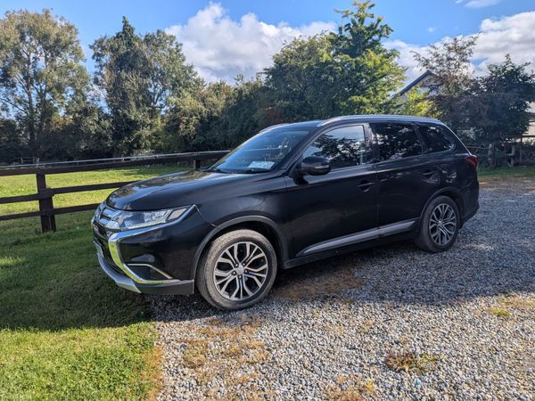 Mitsubishi Outlander SUV, Diesel, 2016, Black