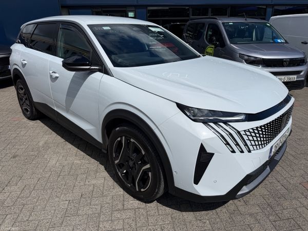 Peugeot 5008 MPV, Electric, 2026, White