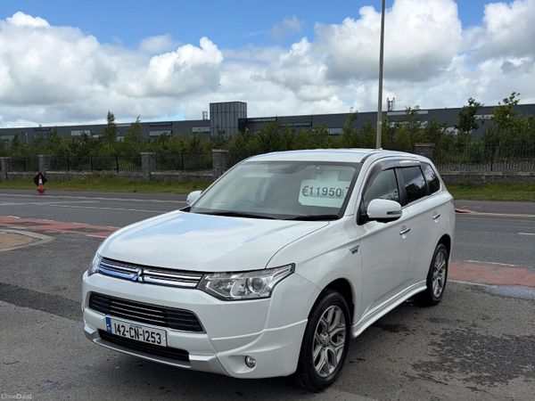 Mitsubishi Outlander SUV, Petrol Plug-in Hybrid, 2014, White