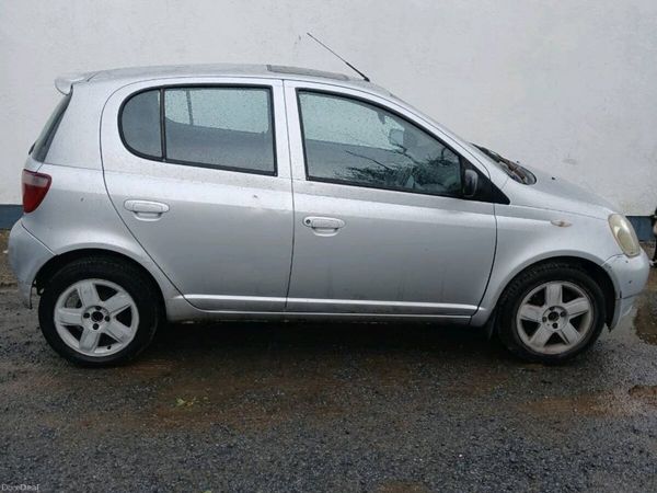 Toyota Yaris Hatchback, Petrol, 2000, Silver