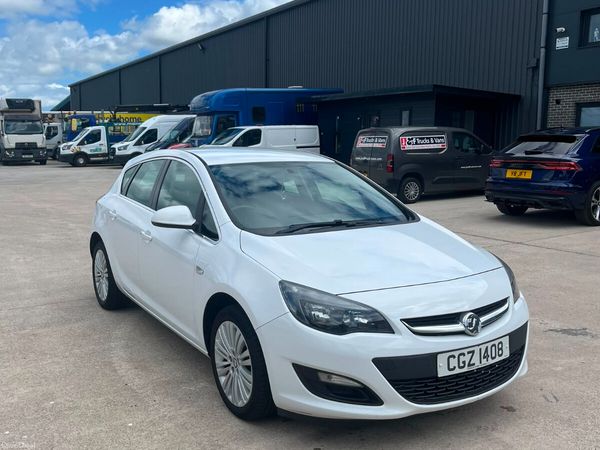 Vauxhall Astra Hatchback, Petrol, 2016, White