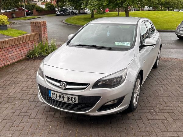 Vauxhall Astra Hatchback, Diesel, 2015, Silver