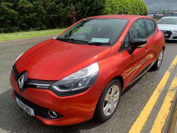 Renault Clio Hatchback, Petrol, 2015, Red