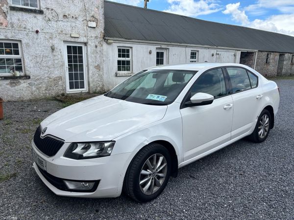 Skoda Octavia Saloon, Diesel, 2017, White